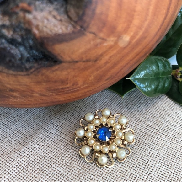Vintage Jewelry - Vintage Small Starburst Pearl and Sapphire Brooch